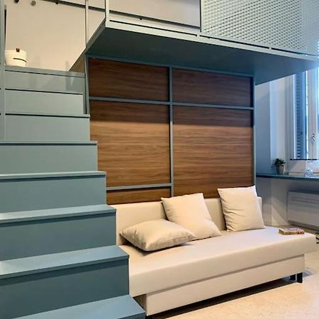 Lovely Studio Flat In Bocconi Milan Bagian luar foto