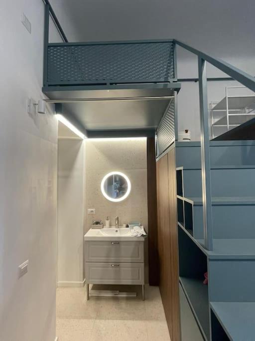 Lovely Studio Flat In Bocconi Milan Bagian luar foto