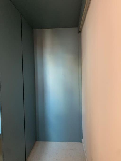 Lovely Studio Flat In Bocconi Milan Bagian luar foto