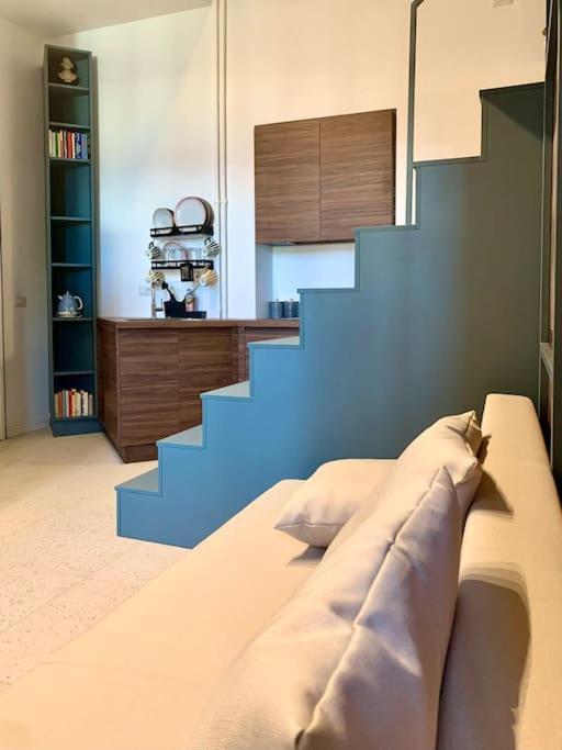 Lovely Studio Flat In Bocconi Milan Bagian luar foto
