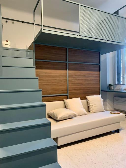 Lovely Studio Flat In Bocconi Milan Bagian luar foto